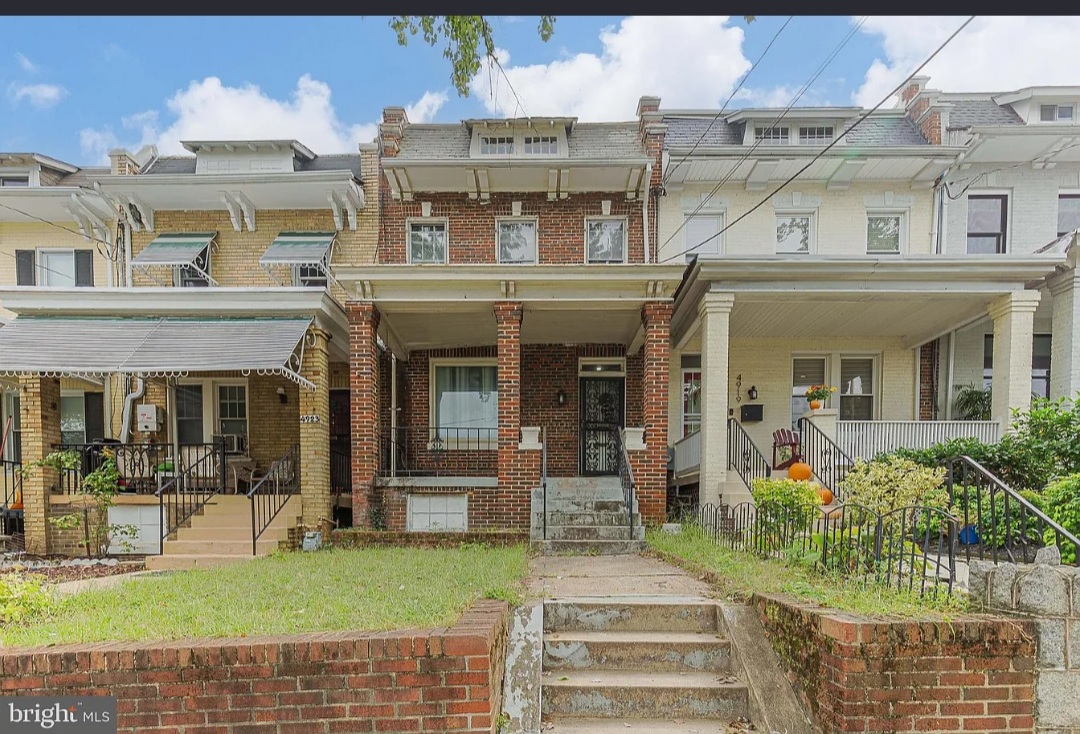 CHARMING AND HISTORIC HOMES